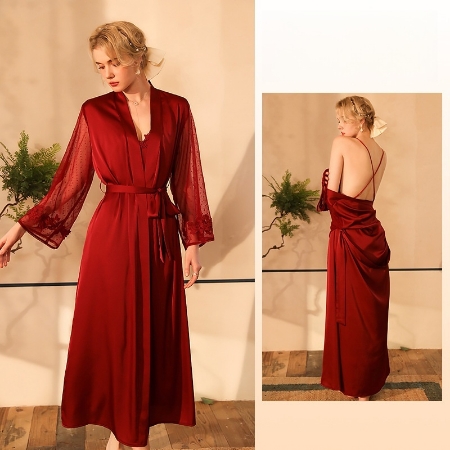 https://www.weoowe.com/images/thumbs/0000494_lace-trimmed-silk-robe-chemise-set_450.jpeg